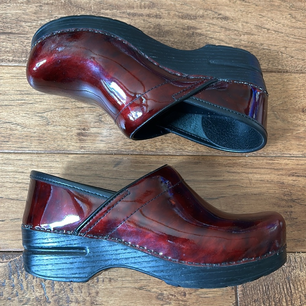 Dansko Cherry Red Patent Leather Clogs Comfort Nurse Professional Shoes Size 36